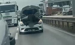 Bunu da gördük! Seyir halindeki aracı tamir etti!