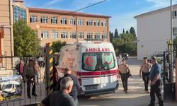 Manisa'da okul önünde silahlı saldırı!Yaralılar var...