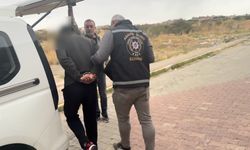15 yıl hapisle aranan firari bazanın altında yakalandı! O anlar kamerada…