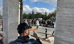 Mahkeme önünde kendini vurdu!