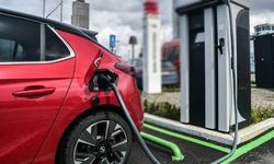 Elektrikli otomobildeki asıl kriz ortaya çıktı! Araç sayısı artıyor, şarj istasyonları yetersiz kalıyor