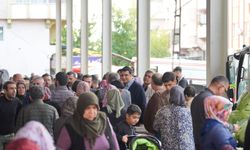 Başkan Yılmaz, vatandaşlarla bir araya geldi! Pazarda fiyatları düşürdü