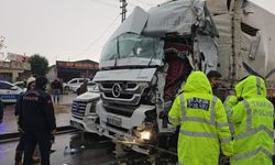 Gaziantep'te zincirleme kaza! 3 araç birbirine girdi! (VİDEO HABER)