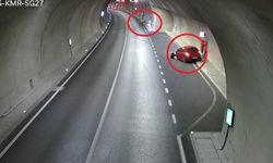 Cinayet gibi kaza kamerada! Karşı şeride geçen otomobil motosiklete böyle çarptı