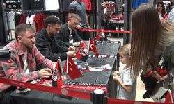 Gaziantep FK futbolcuları ve taraftarlar imza gününde buluştu! (VİDEO HABER)