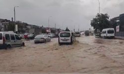 Gaziantep'te sağanak alarmı! Yollar göle döndü…