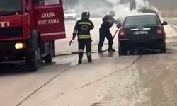 Gaziantep'te seyir halindeki araçta korku dolu anlar! Bir anda dumanlar yükseldi