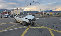 Gaziantep’te yürekleri ağza getiren kaza! Araç hurdaya döndü