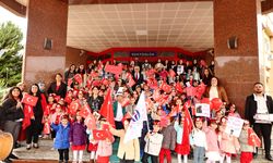GAÜN’lü miniklerden cumhuriyet bayramı yürüyüşü!