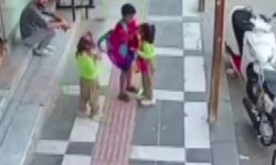 Gaziantep’in komşu ilinde ağabeyden örnek davranış! Okula giden kız kardeşlerinin çantalarını sırtladı