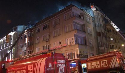 Korkutan Yangın: Binanın Çatısı Alev Alev Yandı