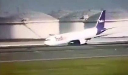 İstanbul Havalimanı’nda İniş Takımları Açılmayan Uçak Gövde Üzerine İndi