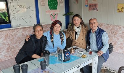 AFAD gönüllüsü öğretmen, depremde enkazdan kurtardığı kadını ziyaret etti