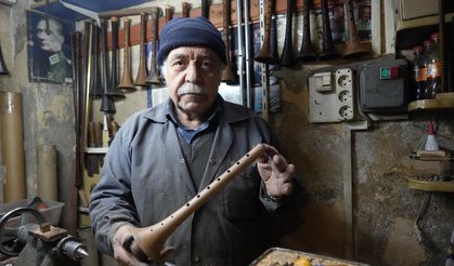Gaziantep’te 70 yaşındaki usta, 60 yıldır geleneksel yöntemlerle zurna üretiyor