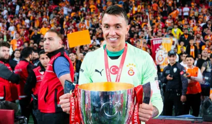 Galatasaray, Muslera ile anlaşmayı resmen açıkladı