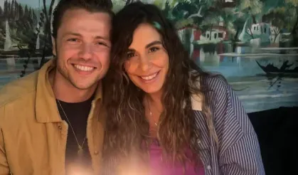 Tolga Sarıtaş 35 Yaşında! “Husband” ve “Dad” Yazılı Pasta Kutlamaya Damga Vurdu