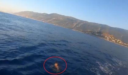 Hapis cezası ile aranıyordu! Yüzerek kaçmaya çalışırken yakalandı! Video haber…