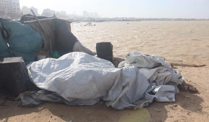 Gazze'de şiddetli fırtına çadırları vurdu! Binlerce çadır kullanılamaz hale geldi…