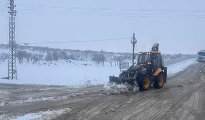 Gaziantep Büyükşehir’den köy yollarında yoğun karla mücadele