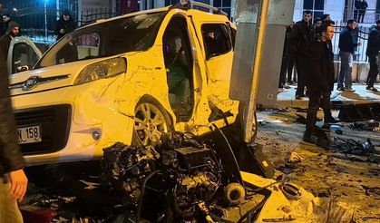 Feci kaza: Kavşak adeta savaş alanına döndü