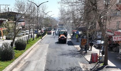 Kahramanmaraş’ta asfalt mesaisi sürüyor! Cadde ve sokaklar yenileniyor…