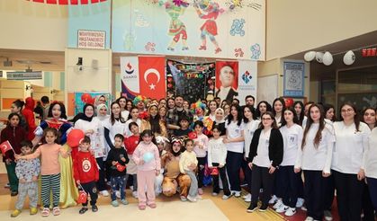 HKÜ öğrencilerinden çocuklara bayram hediyesi! Anlamlı bir etkinlik düzenlendi…