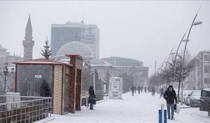 Erzurum güne yine karla uyandı, bölge için zirai don uyarısı geldi