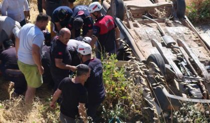 Gaziantep’in komşu ilinde feci kaza! Otomobil şarampole devrildi: Ölü ve yaralılar var…