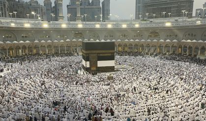 Umreye gitmek isteyenlere müjde: Vizede yeni kurallar belli oldu!