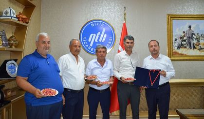 Gaziantep’te yılın ilk erkenci Antep fıstığını getiren üretici ödüllendirildi