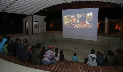 Deprem bölgesinde sinema sevinci! Gaziantep ve diğer illerde 221 bin çocuk sinemayla buluştu