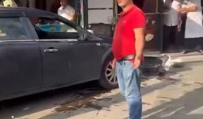Kontrolden çıkan otomobil dehşet saçtı! Yayalara ve dükkana çarptı: Yaralılar var…