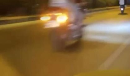 Şov uğruna trafiği birbirine kattılar! O motosikletliler kamerada…
