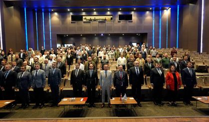 Vali Çeber’den Yapay Zeka Okuryazarlığı Seminerine ziyaret!