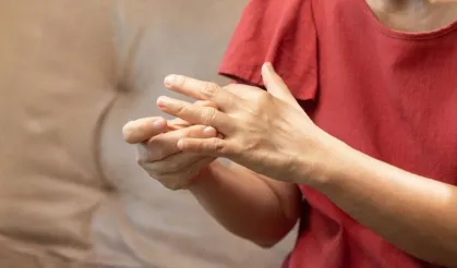 Ellerden başlayan ağrılara dikkat! Uzman isim uyardı…