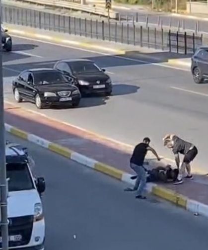 Cadde ortasında çekiç ve sopalı kavga kamerada