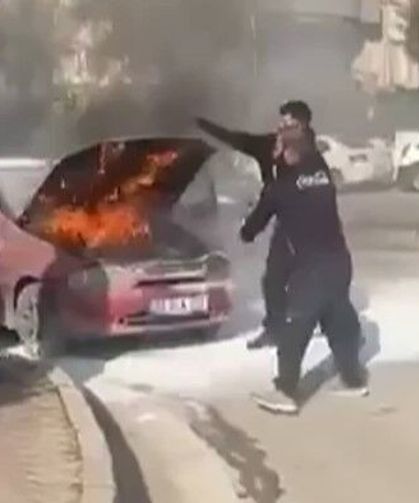 Gaziantep'te seyir halindeki otomobil alev alev yandı!