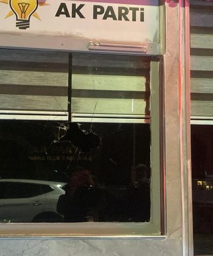 AK Parti ilçe binasına taşlı saldırı: 1 kişi gözaltına alındı