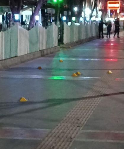 Bir kişi uzun namlulu silahla rastgele ateş açtı: Yaralılar var!