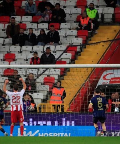 Antalyaspor: 2 - Fenerbahçe: 2 (Maç Özeti)