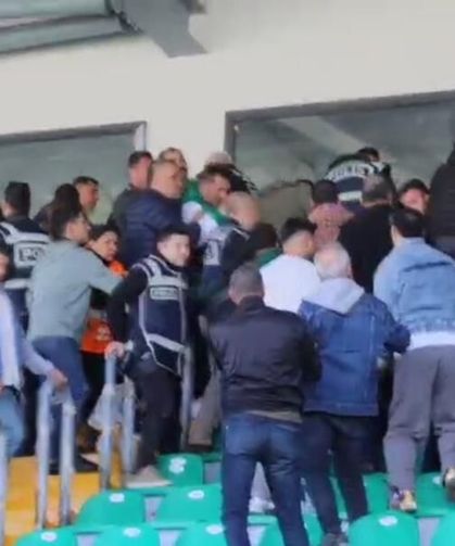 Hakem bitiş düdüğünü çaldı ortalık savaş alanına döndü!