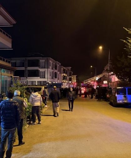 Mahalle yanarken onlar Galatasaray-Fenerbahçe maçını izledi