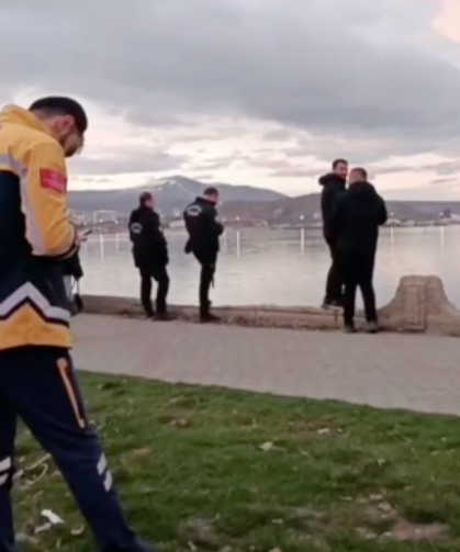 Van Gölü’nde Zor Anlar: Donma Riski Taşıyan Kişi Kurtarıldı (VİDEO HABER)