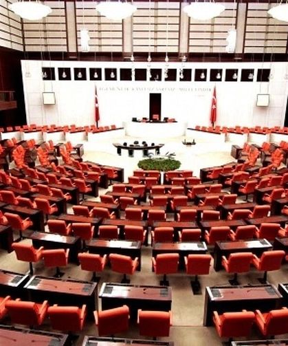 Özgür Özel ve 11 milletvekili hakkında dokunulmazlık dosyası TBMM'de