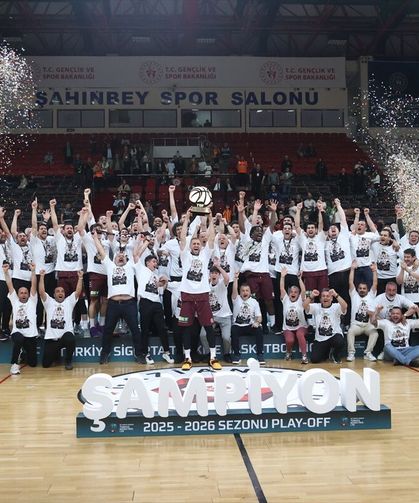 Gaziantep Basketbol'u mağlup eden Parmos Bordo şampiyonluğu kutladı