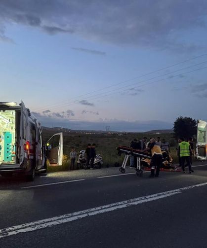 Birecik'te motosiklet devrildi: Karı-koca yaralandı