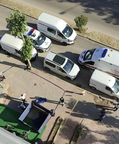 70 Yaşındaki adam 5. kattan atlayarak intihar etti