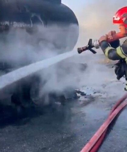 Tankerin lastiklerinden çıkan yangın zeytin bahçesine sıçradı