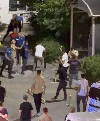 Hastanede birbirlerine saldırdılar!