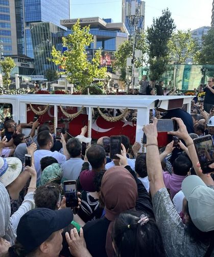 Kadir İnanır son yolculuğuna uğurlandı